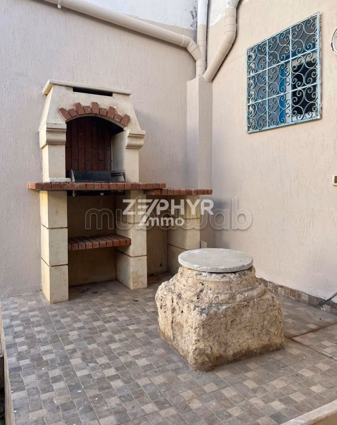 Apartment for rent in La Marsa. Area of 150 m². Fitted kitchen. 