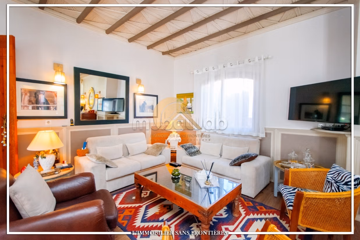 Superbe Villa à vendre, 2300m², piscine privée, Targa