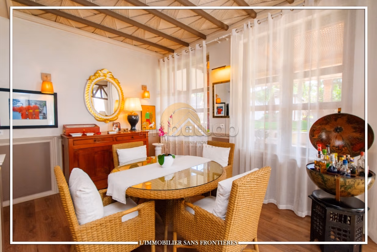 Superbe Villa à vendre, 2300m², piscine privée, Targa