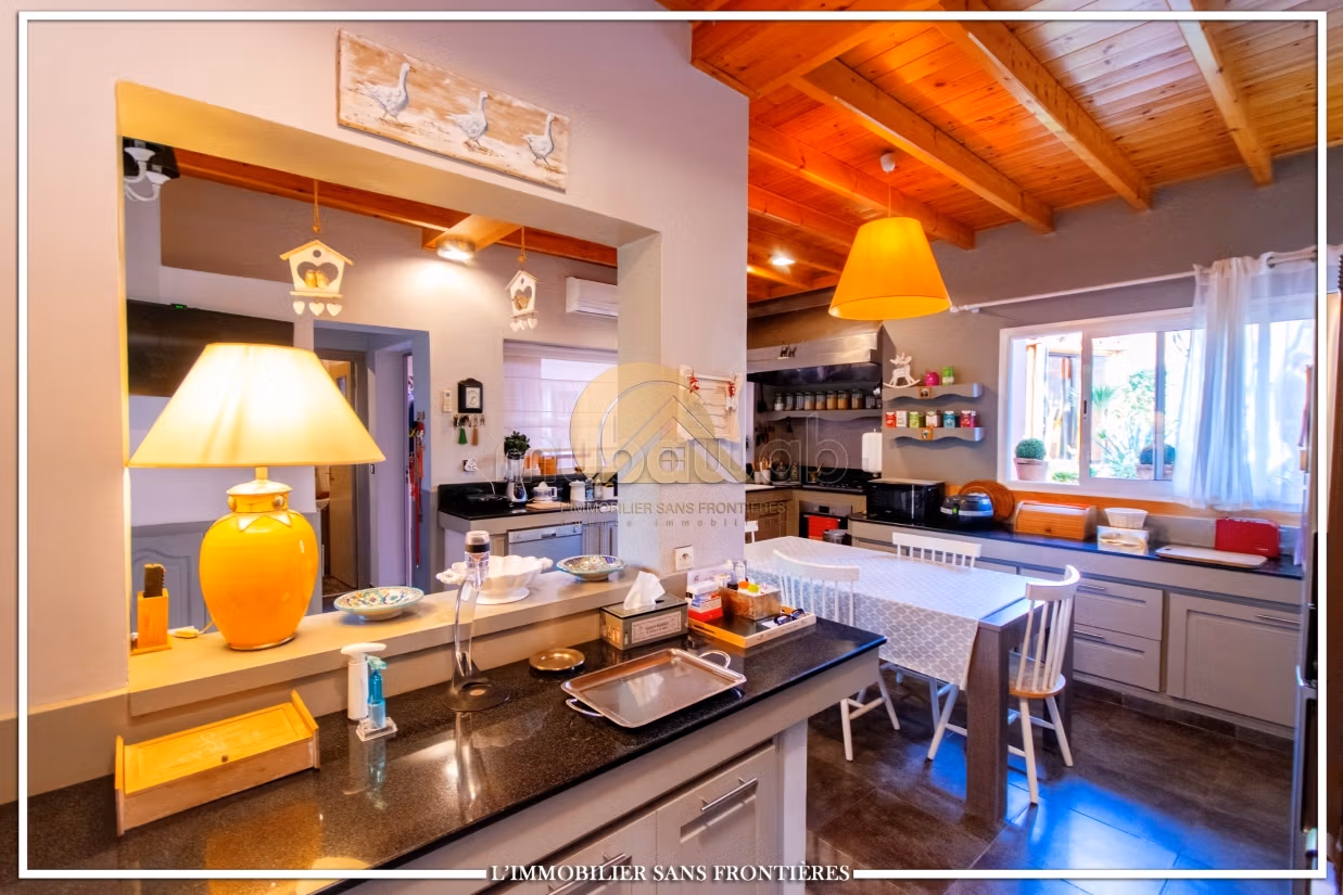 Superbe Villa à vendre, 2300m², piscine privée, Targa