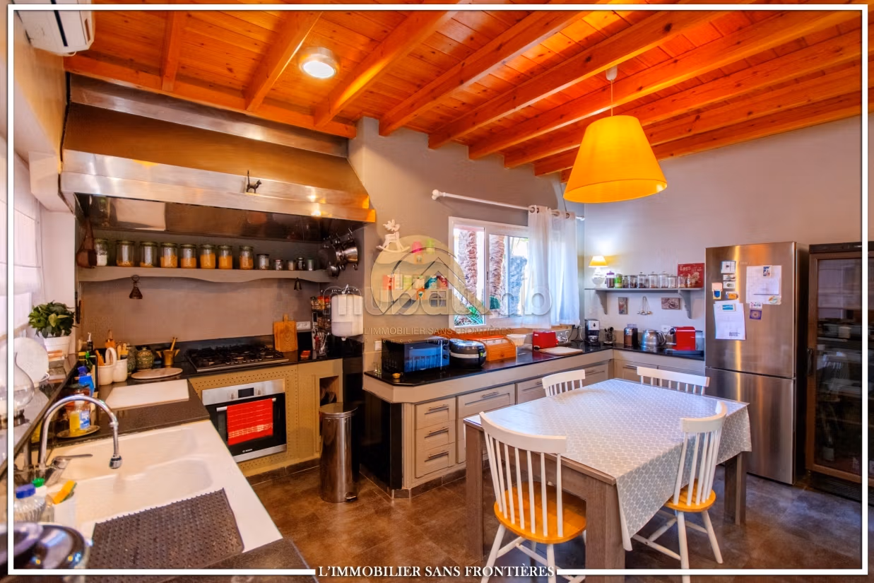 Superbe Villa à vendre, 2300m², piscine privée, Targa