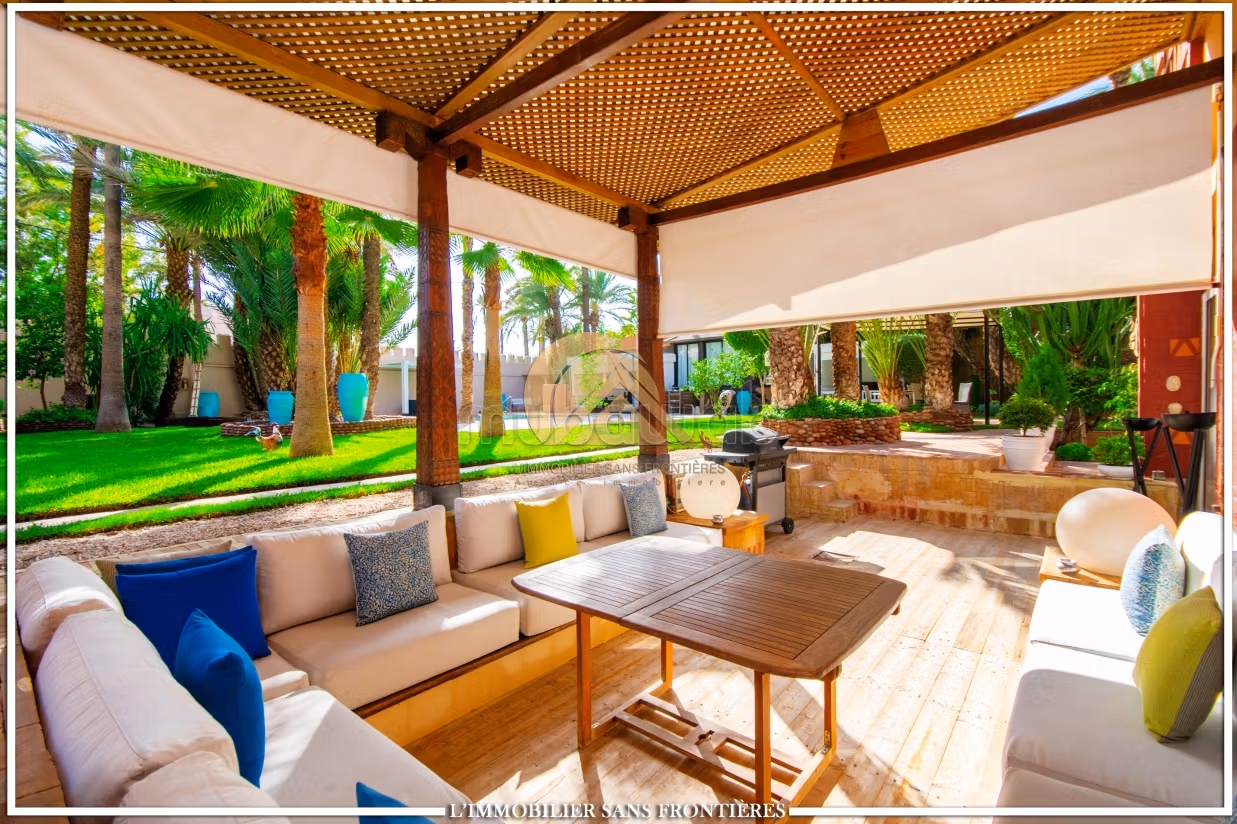 Superbe Villa à vendre, 2300m², piscine privée, Targa