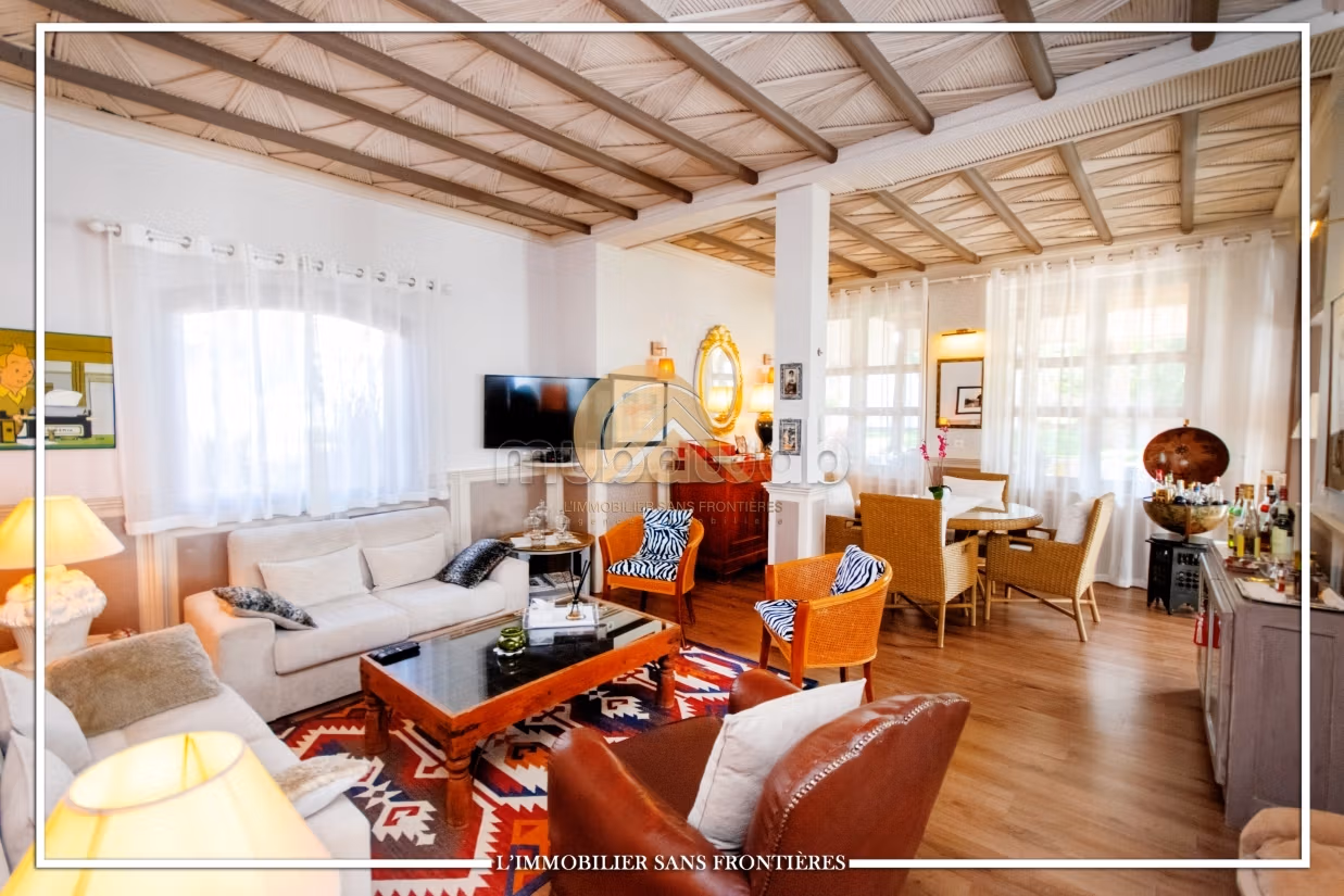Superbe Villa à vendre, 2300m², piscine privée, Targa