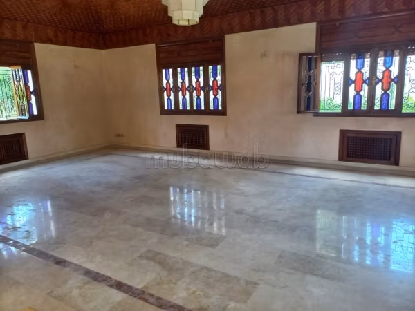 Superbe villa à louer à Hassan. Superficie 400 m²