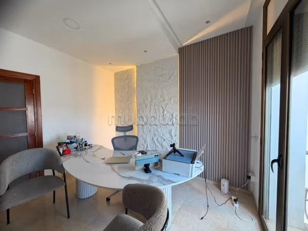 A louer un bureau H1 coté Decarlo