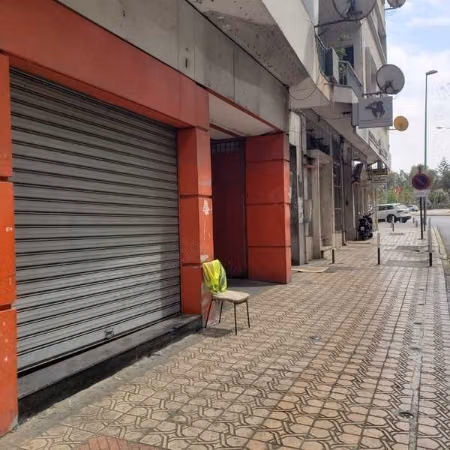 Local commercial à Louer de 225.0 m² à Casablanca, Liberte