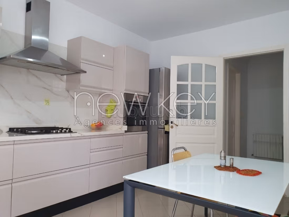Villa S5 à vendre aux Jardins de l'Aouina