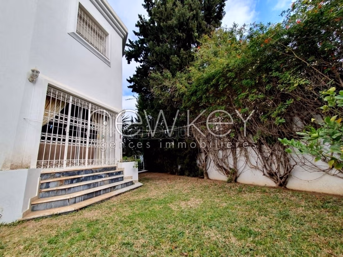 Villa S5 à vendre aux Jardins de l'Aouina