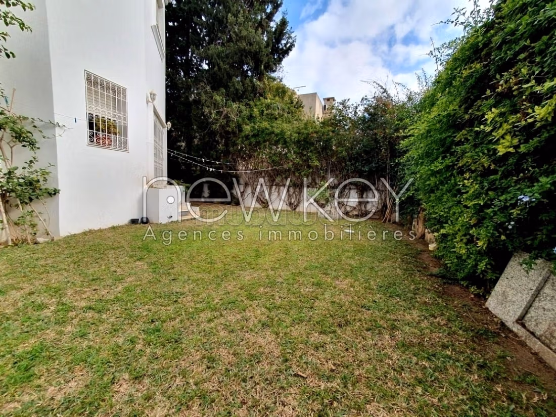 Villa S5 à vendre aux Jardins de l'Aouina