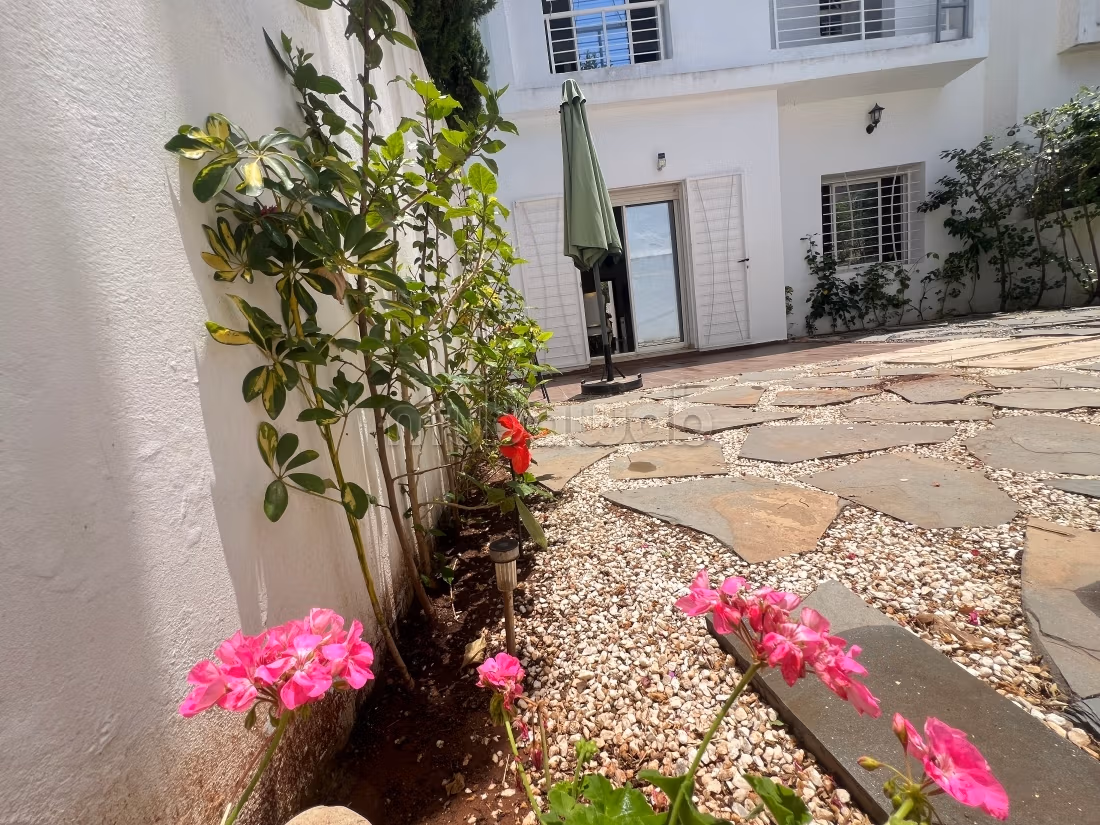 TAMARIS: Location Villa Meublée Avec Double Jardin