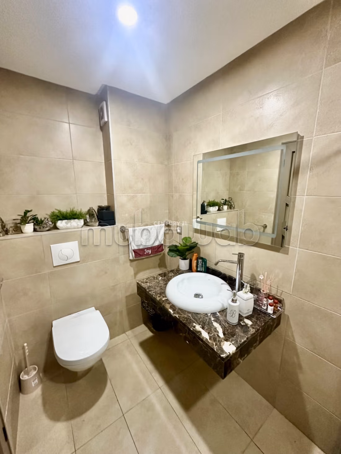 Appartement lumineux à louer, vue imprenable sur mer