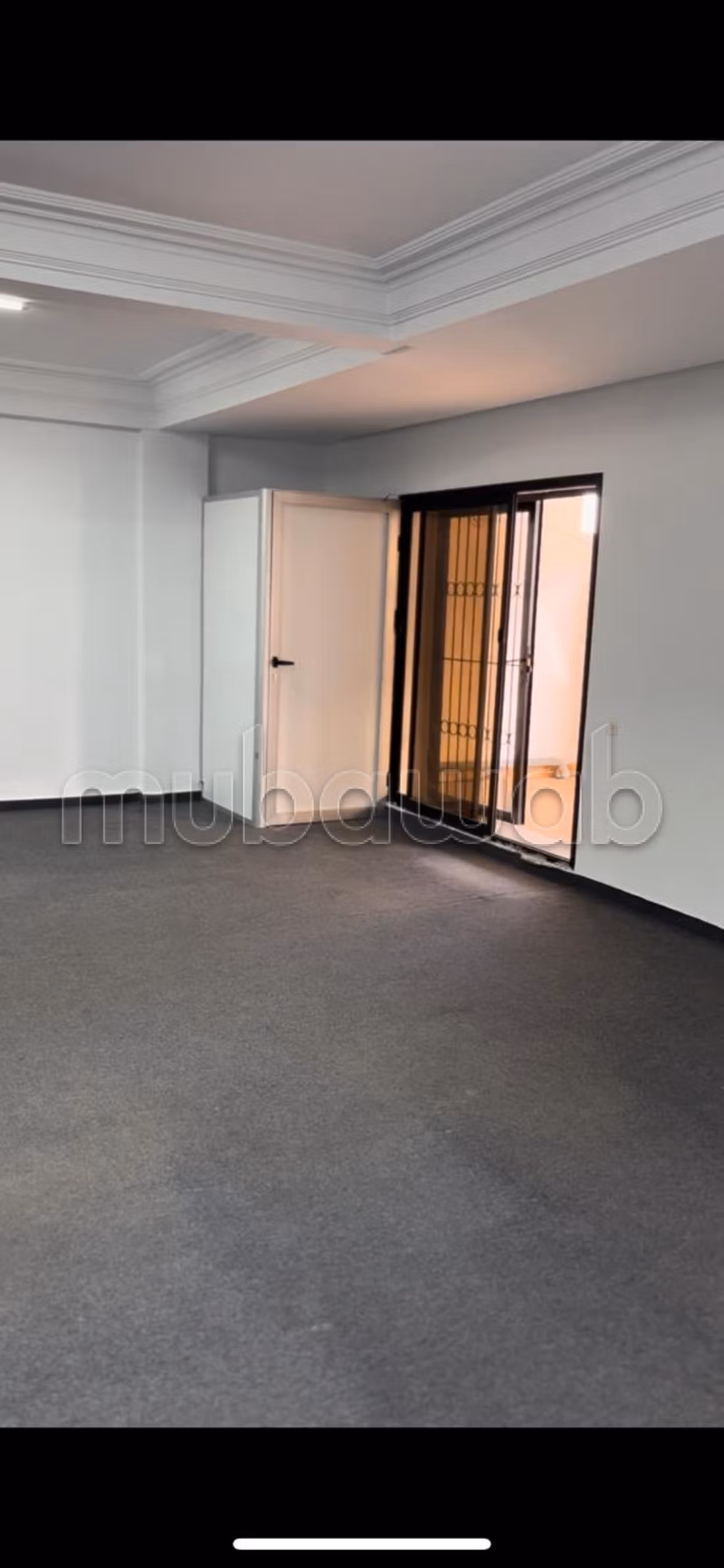 Location de bureaux en Centre Ville. Surface de 144 m². Ascenseur et stationnement