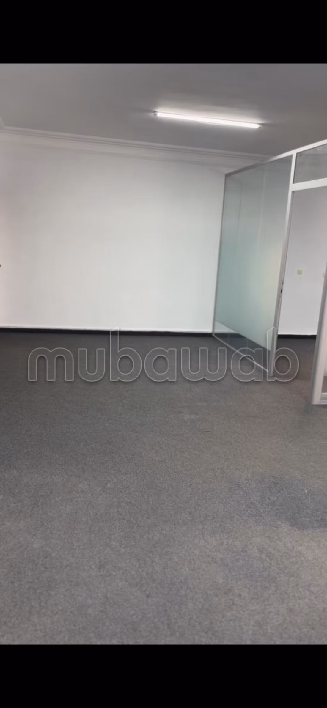 Location de bureaux en Centre Ville. Surface de 144 m². Ascenseur et stationnement