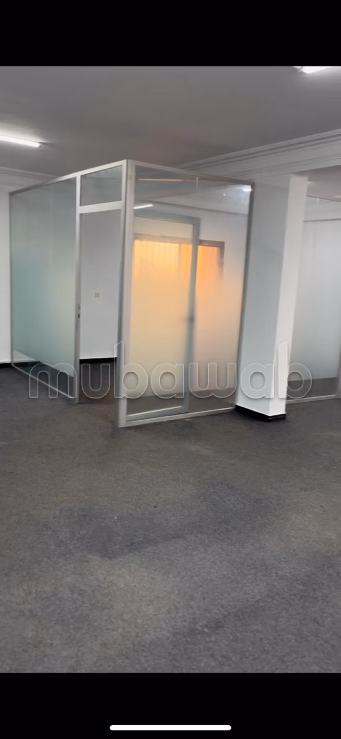 Location de bureaux en Centre Ville. Surface de 144 m². Ascenseur et stationnement