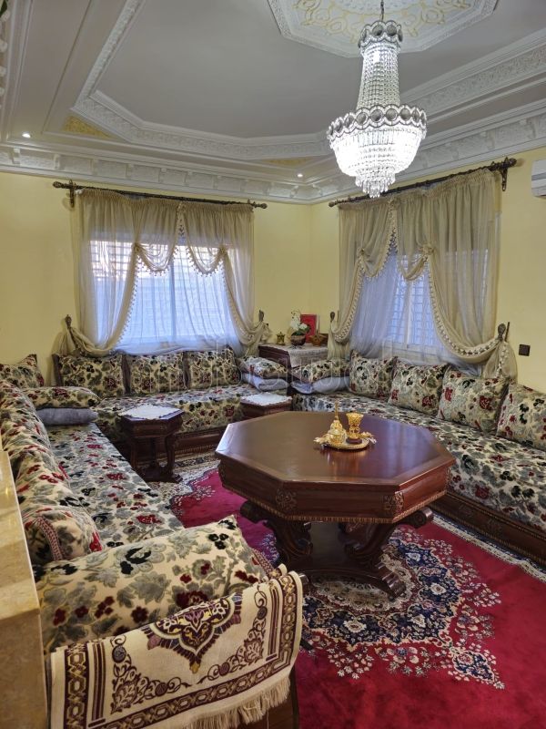 Maison de haut standing à vendre à quartier Riad toulal. 6 grandes pièces. Bien meublé