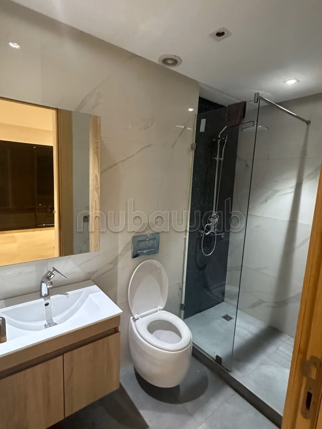 Flat for rent in Franceville. 2 rooms. Dressing room