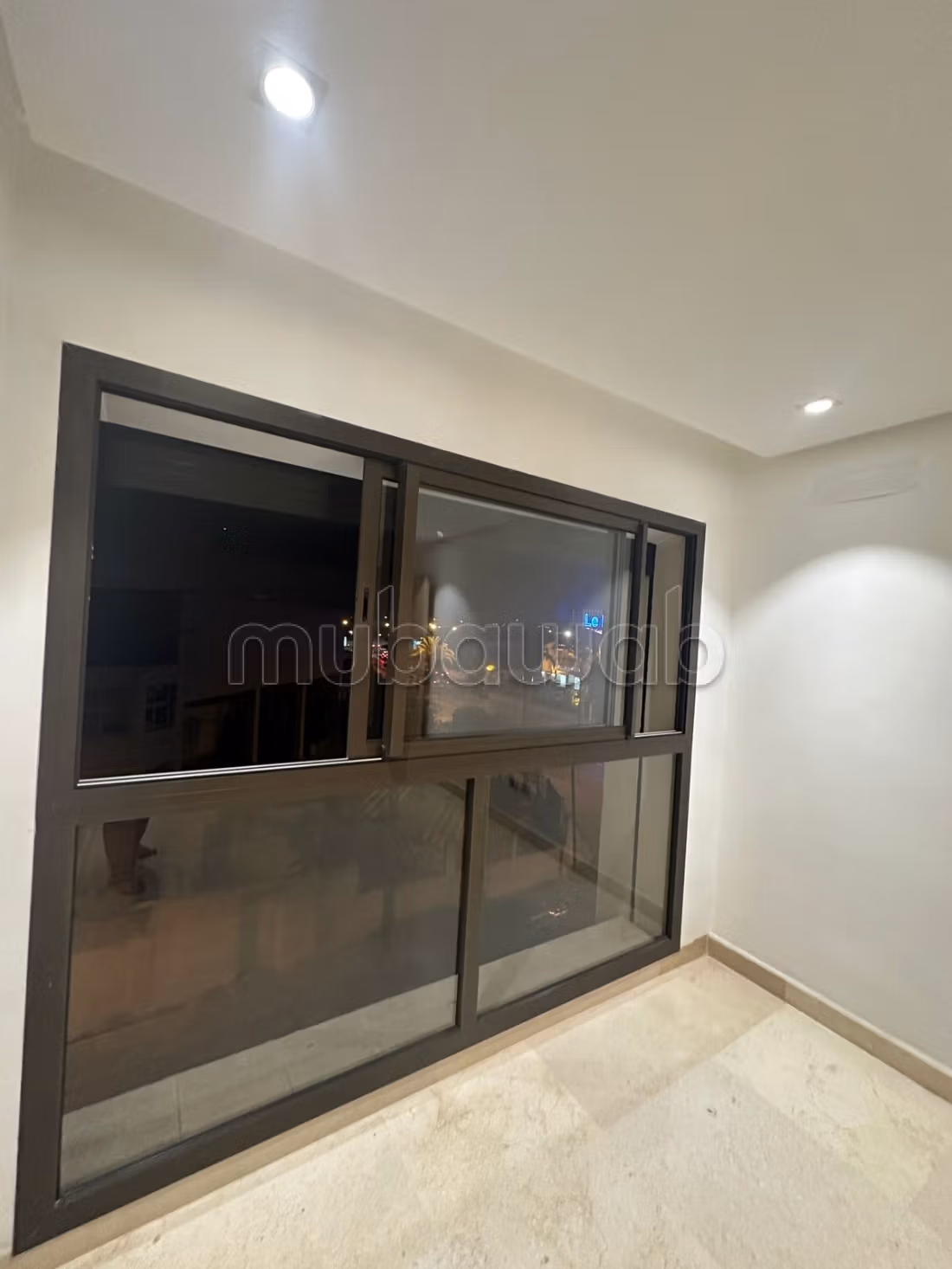 Flat for rent in Franceville. 2 rooms. Dressing room
