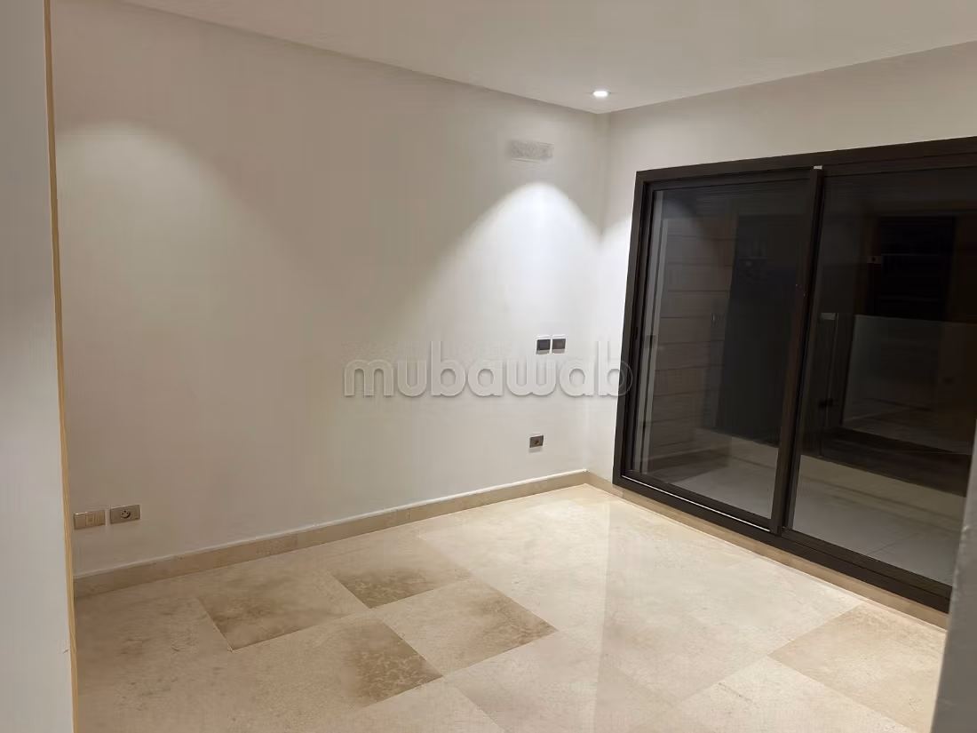 Flat for rent in Franceville. 2 rooms. Dressing room