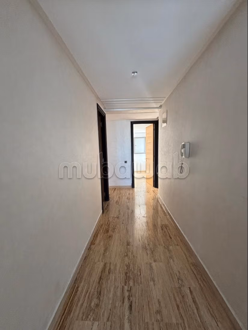 Superbe appartement à louer à Belvédère. Surface totale 80 m². Terrasse et ascenseur