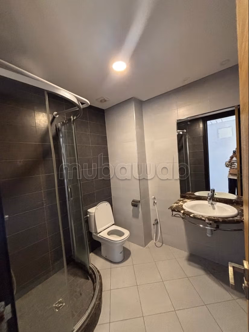 Superbe appartement à louer à Belvédère. Surface totale 80 m². Terrasse et ascenseur