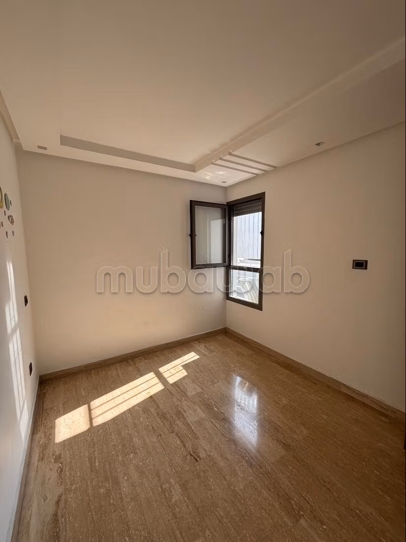 Superbe appartement à louer à Belvédère. Surface totale 80 m². Terrasse et ascenseur