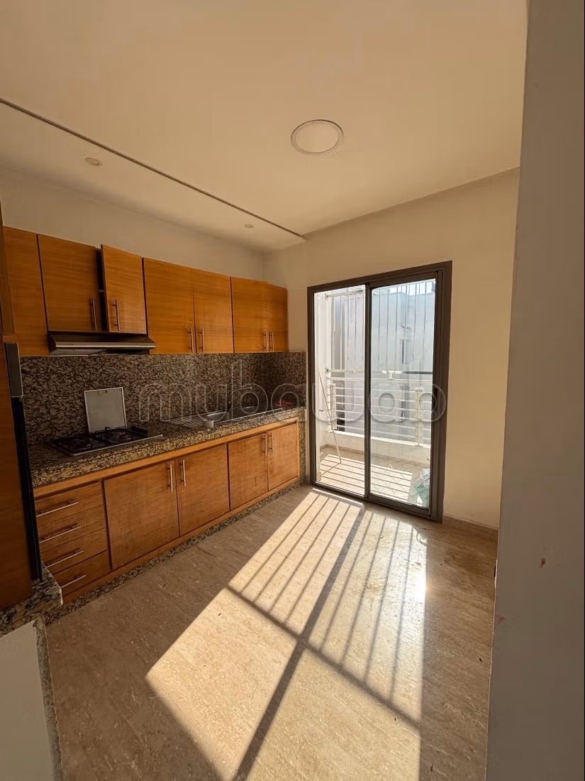 Superbe appartement à louer à Belvédère. Surface totale 80 m². Terrasse et ascenseur