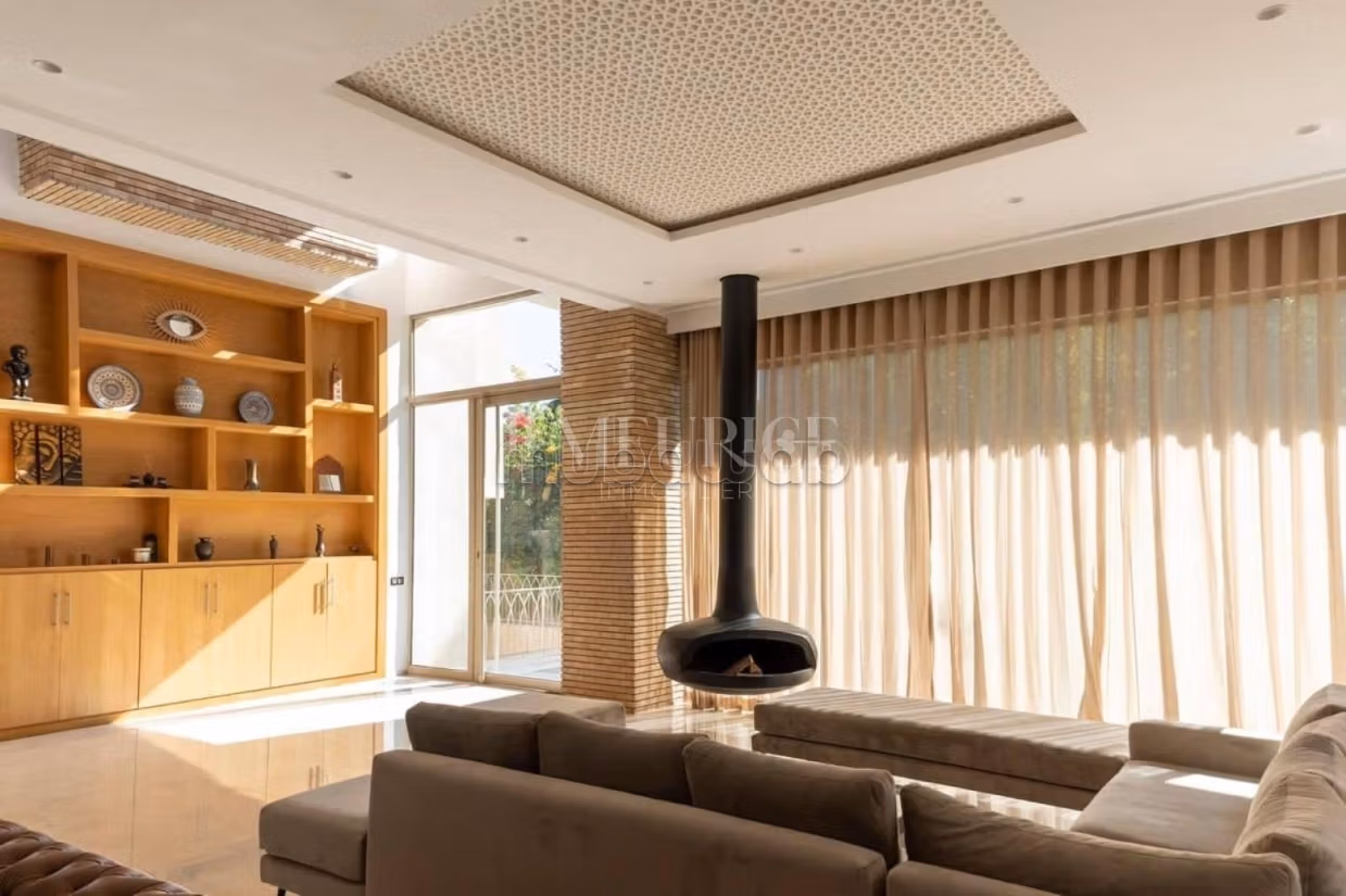 Fabulous house for sale in Amelkis. 5 lovely rooms. Air conditioning and fireplace. 