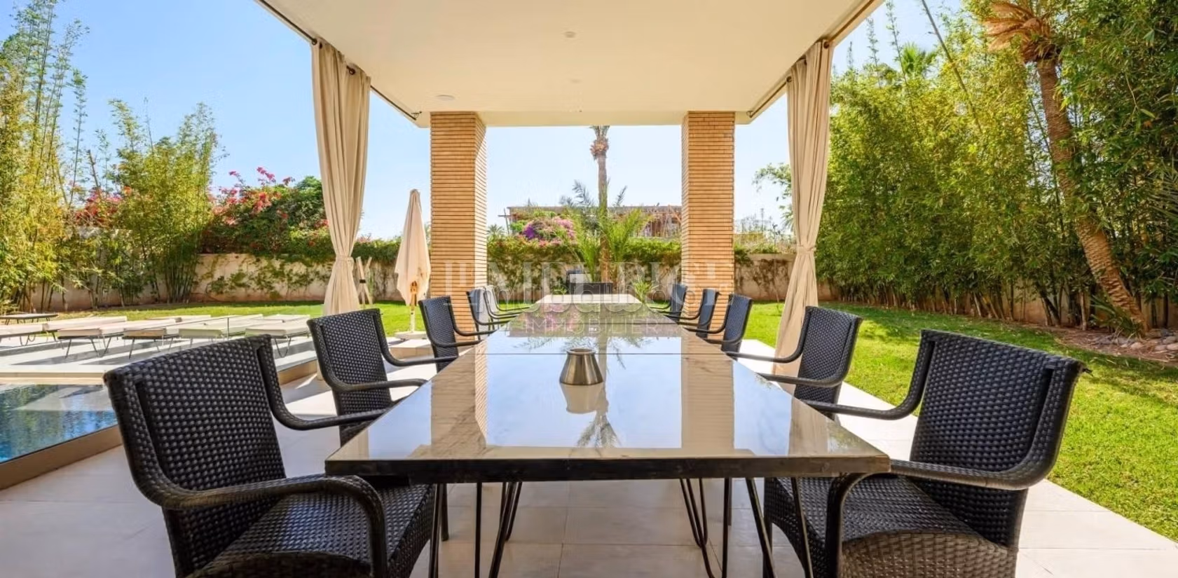 Fabulous house for sale in Amelkis. 5 lovely rooms. Air conditioning and fireplace. 