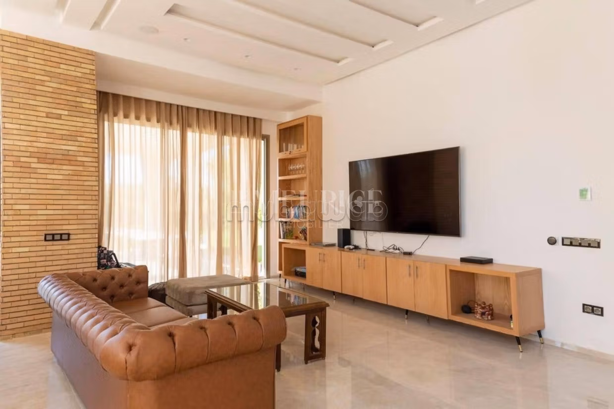 Fabulous house for sale in Amelkis. 5 lovely rooms. Air conditioning and fireplace. 