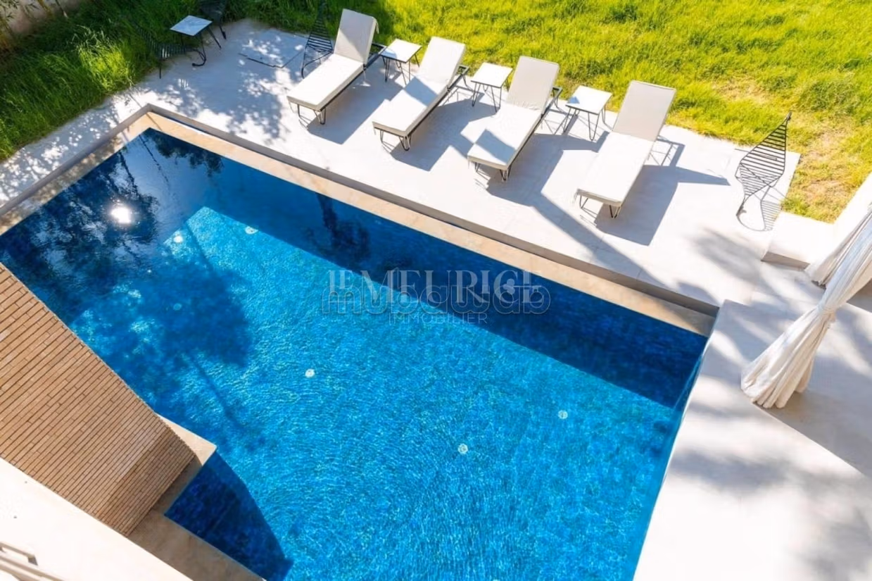 Fabulous house for sale in Amelkis. 5 lovely rooms. Air conditioning and fireplace. 