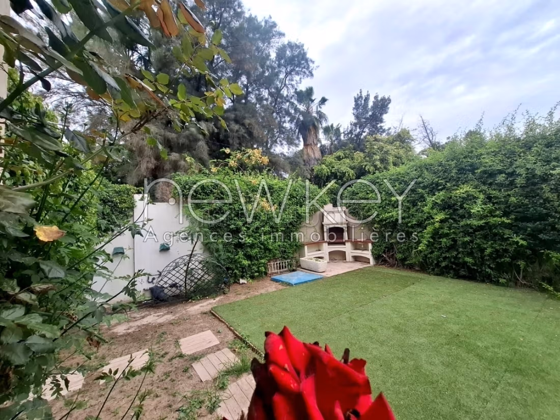 Une Belle Villa S4 avec jardin à Louer à La Soukra