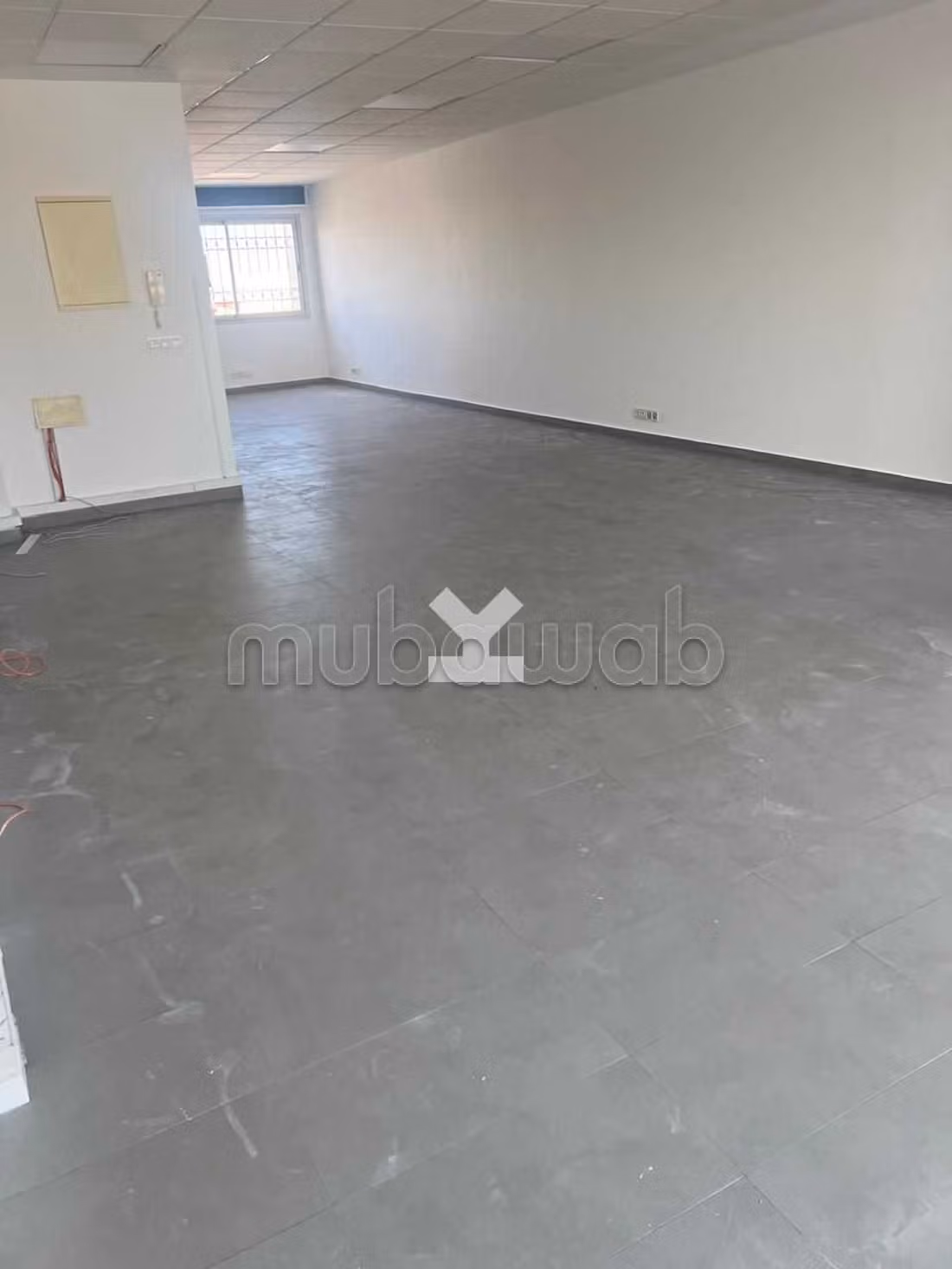 Oficinas en alquiler en Bourgogne Ouest. Área total 65 m². Con ascensor