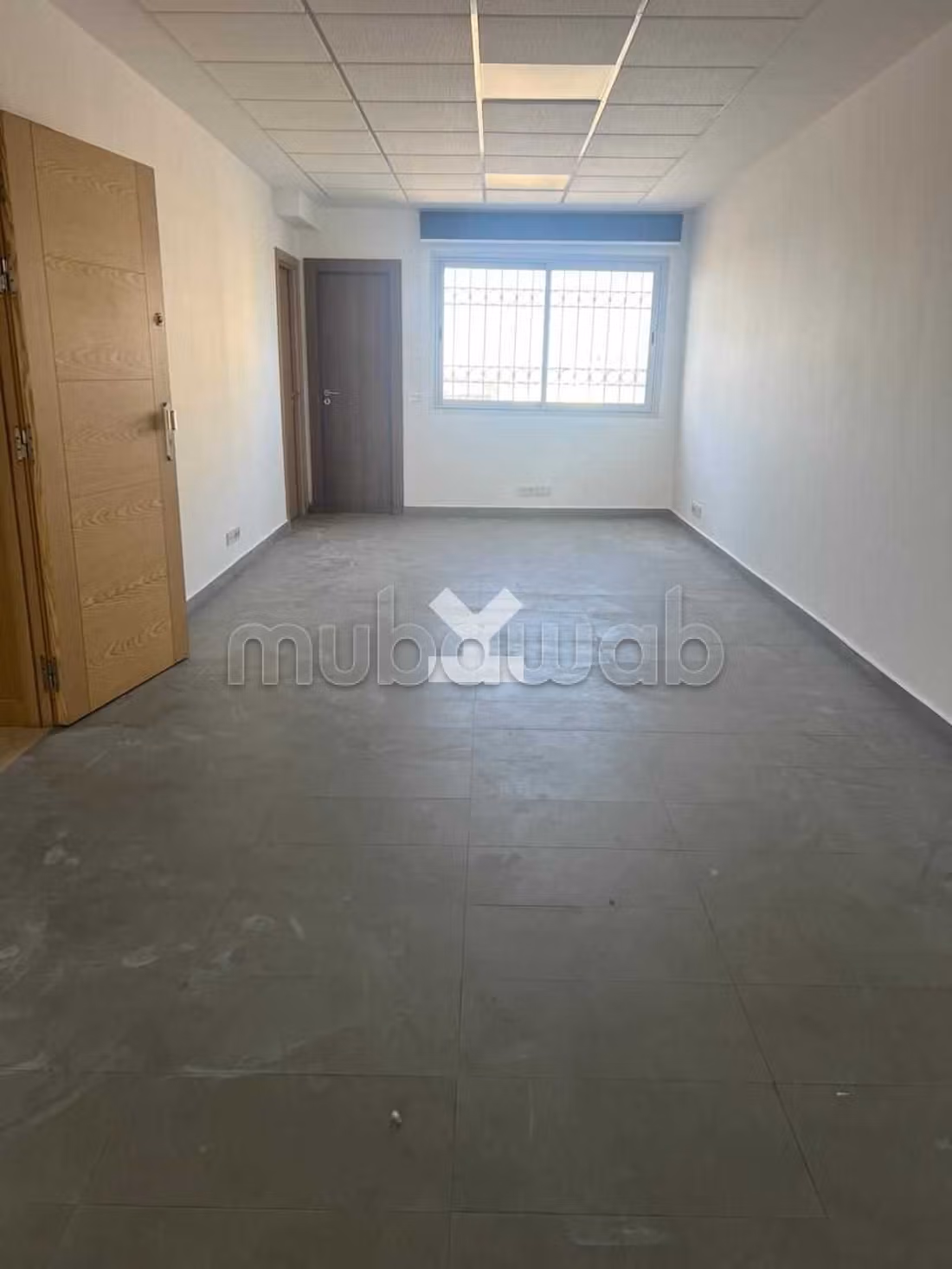 Oficinas en alquiler en Bourgogne Ouest. Área total 65 m². Con ascensor