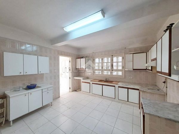 Luxury home for sale in Ariana. Surface area 230 m². Air conditioning system