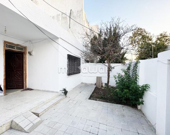 Luxury Villa for sale in Ariana. Area of 319 m². Carpark and garden