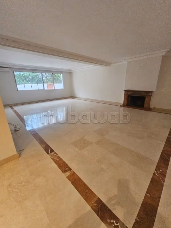 Huurappartementen in Ain Diab. 2 Kamers. Centrale verwarming en uitzicht op zee.