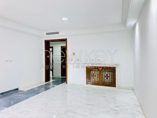 Vendita di un bell'appartamento a Les Berges Du Lac 2. Superficie totale 193 m². Sistema di sicurezza domestico. 