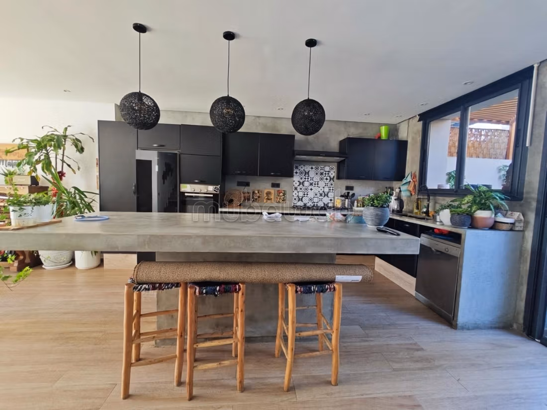 Kopen: huizen. Oppervlakte 300 m². Gemeubileerd. 