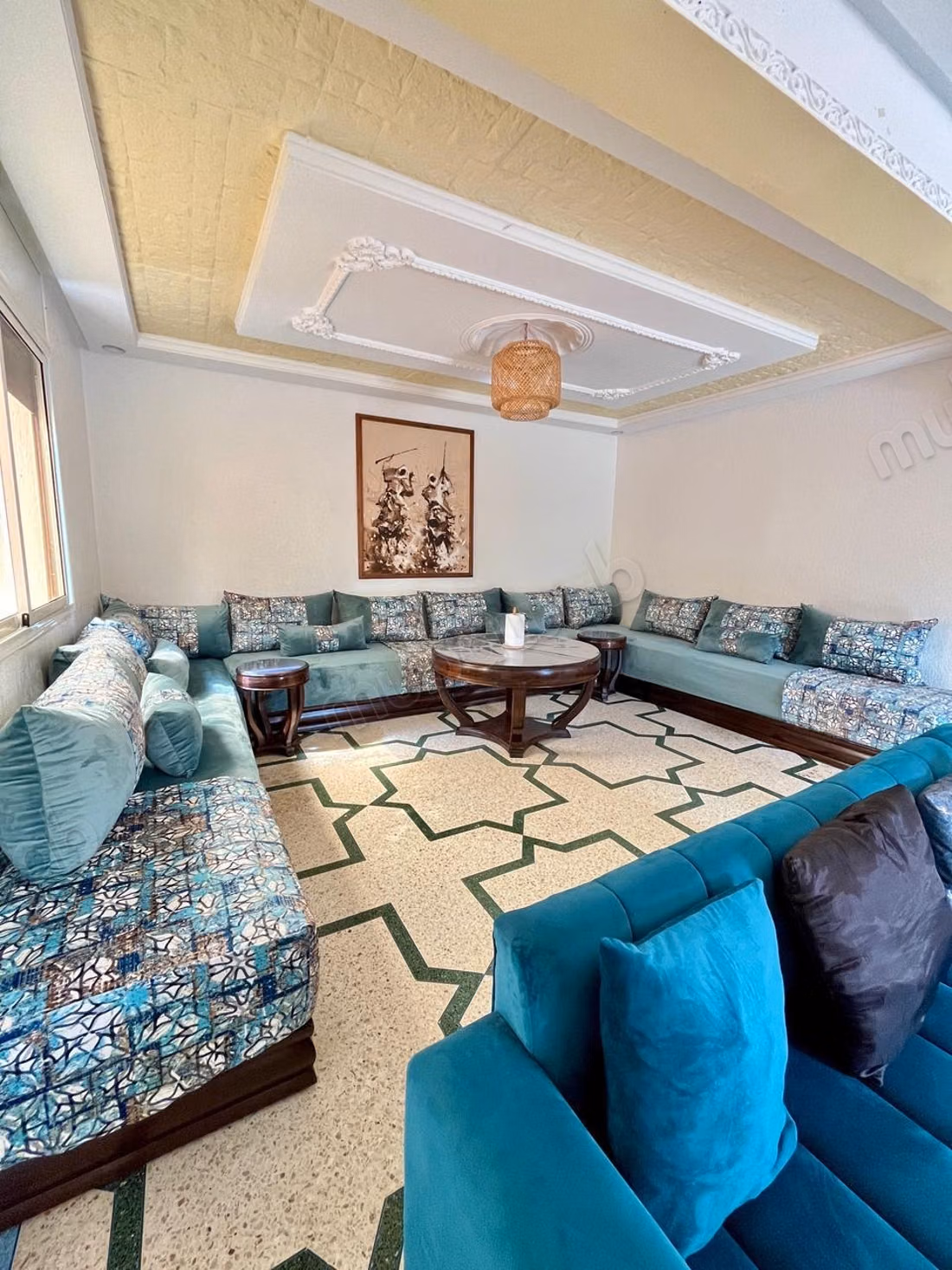 Fabulous house for sale. Dimension 170 m². Ample storage space