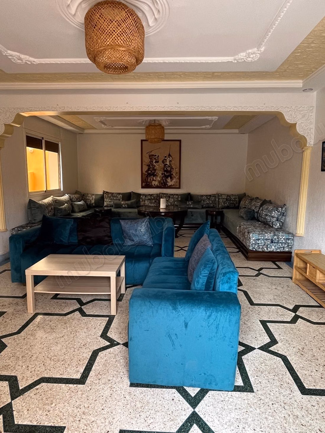 Fabulous house for sale. Dimension 170 m². Ample storage space