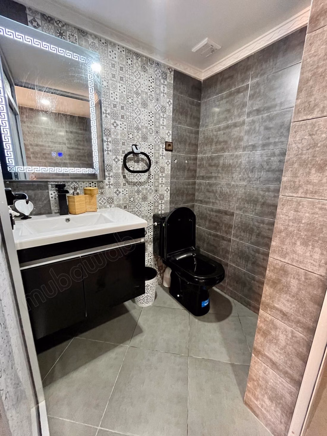 Fabulous house for sale. Dimension 170 m². Ample storage space