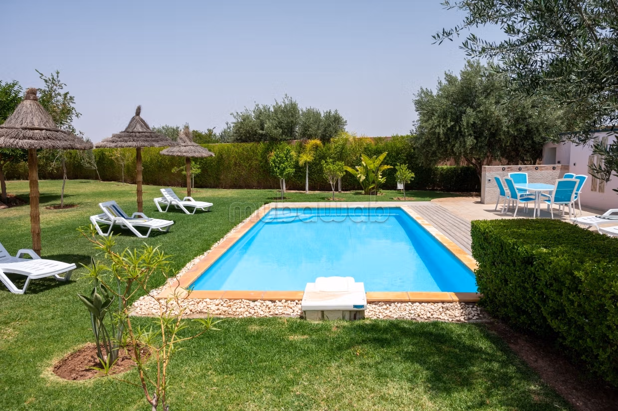 Magnifique Villa avec Piscine et Jardin Verdoyant