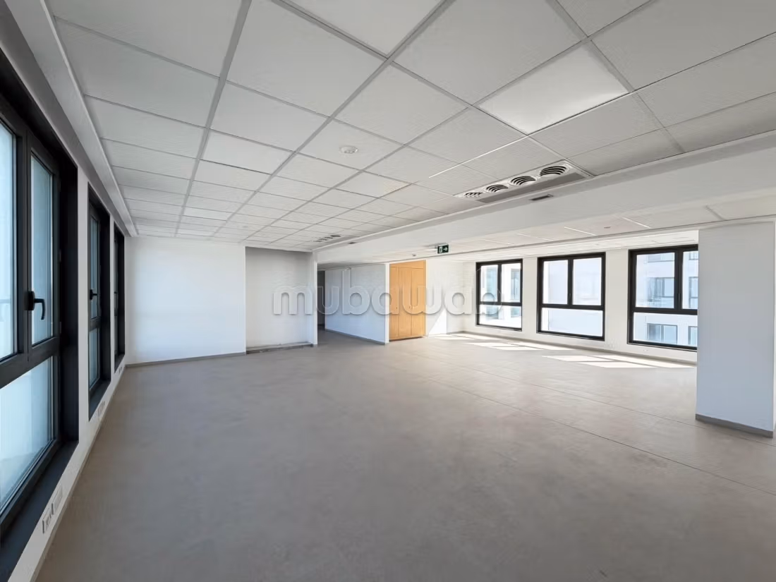 A louer un plateau neuf de 834 m² HS au LAC 2