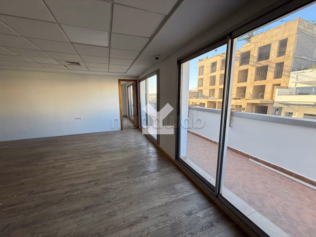 Ufficio in affitto a Palmier. Superficie di 129 m²