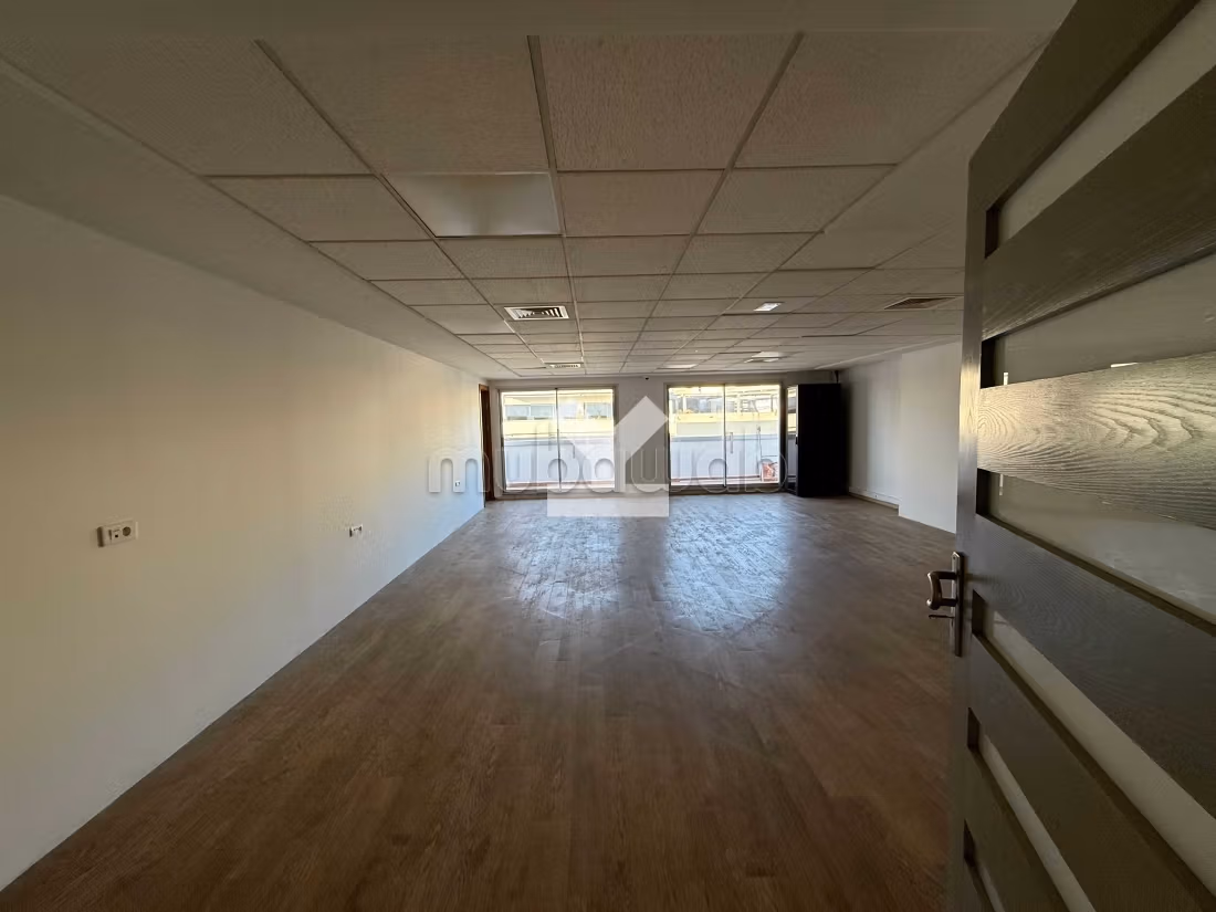 Ufficio in affitto a Palmier. Superficie di 129 m²