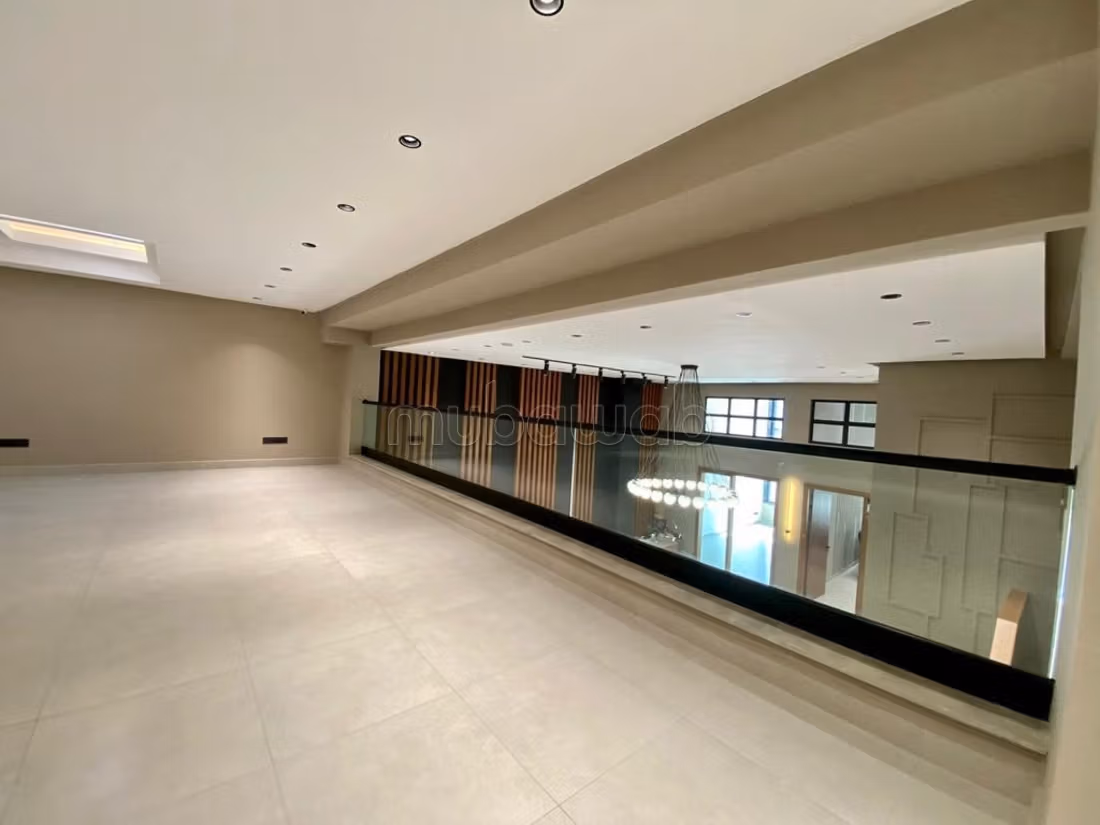Plateau de bureau RDC 350 m² Franceville