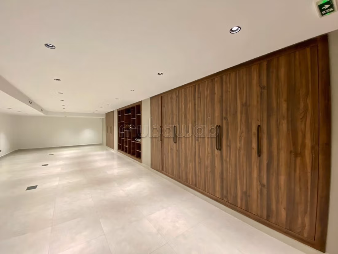Plateau de bureau RDC 350 m² Franceville