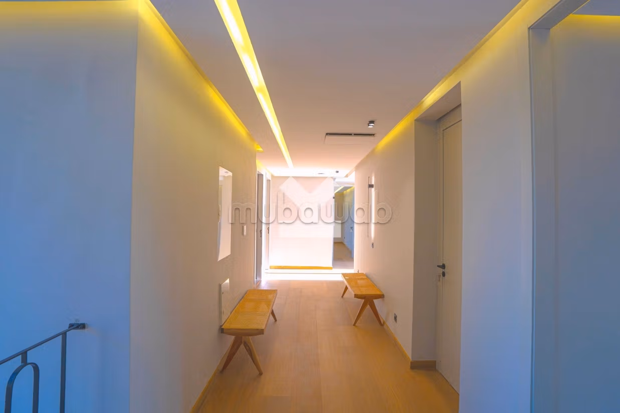 Bureau à Louer de 760.0 m² à Casablanca, Racine