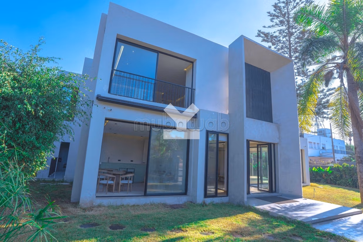Bureau à Louer de 760.0 m² à Casablanca, Racine