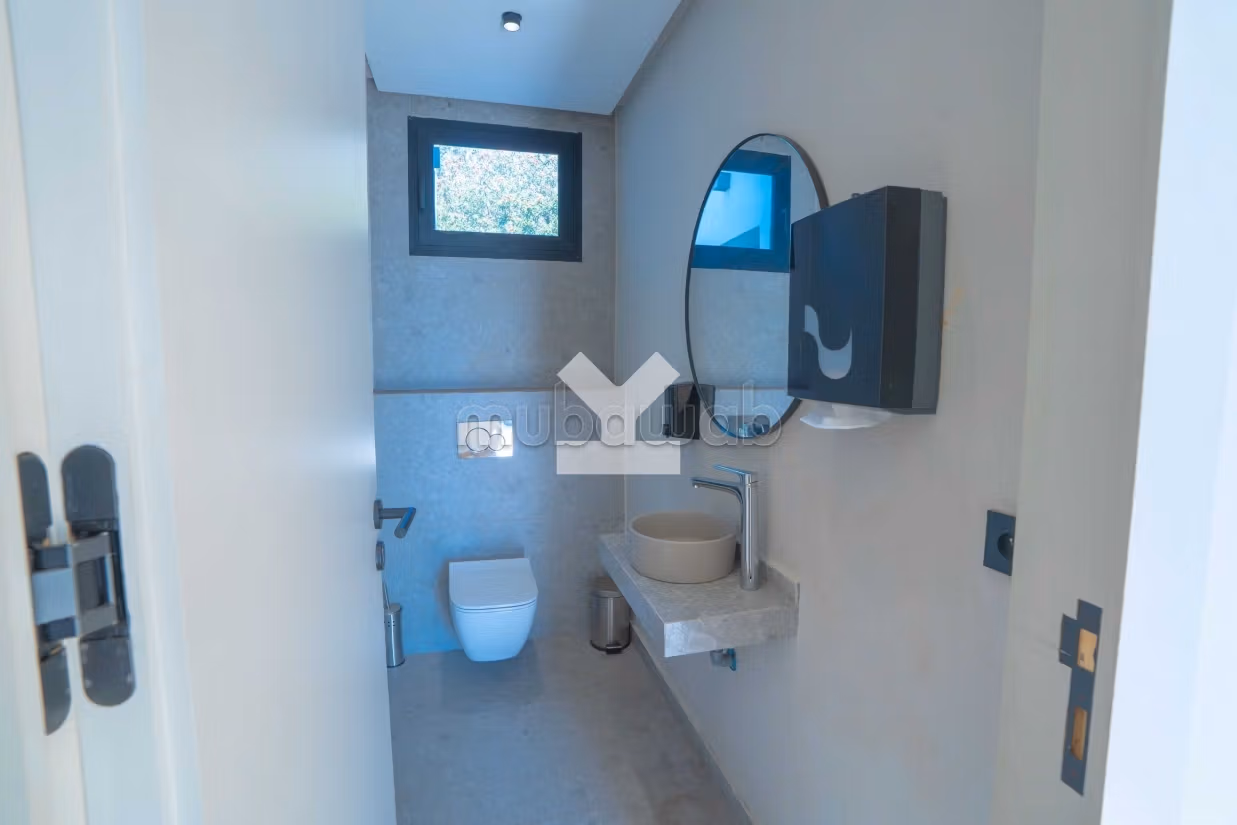 Bureau à Louer de 760.0 m² à Casablanca, Racine